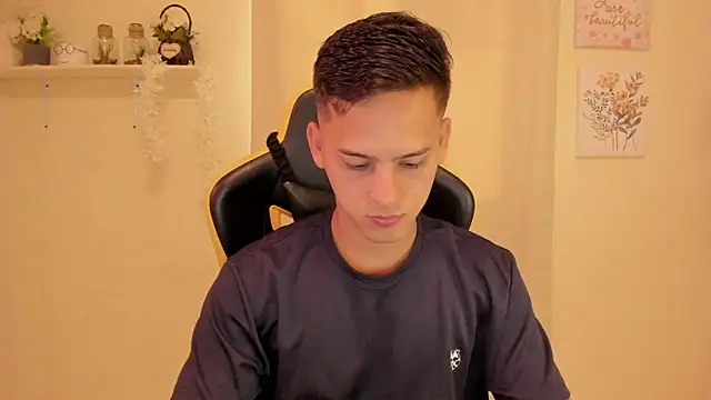 sexy andres01 online show from March 7, 1:30 pm