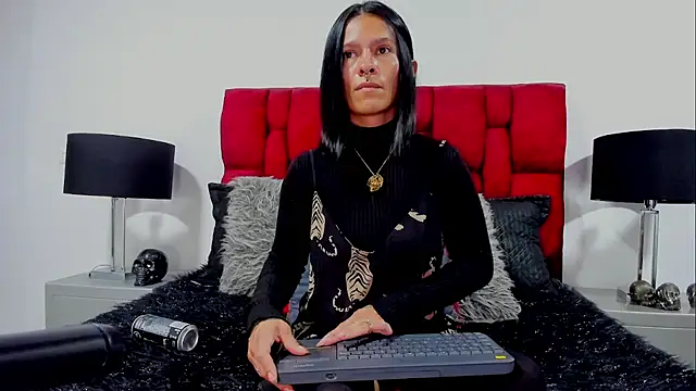 Amelie Blake online show from July 18, 1:04 pm