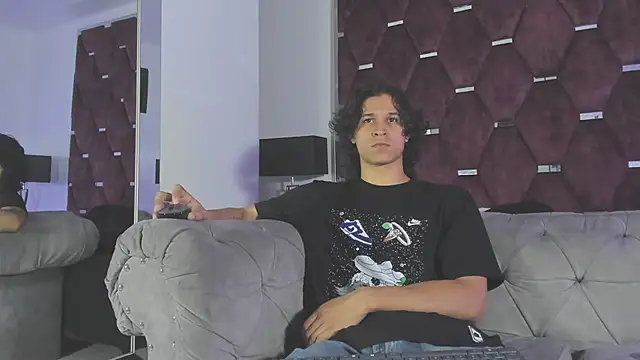 Snapshot of TonyBenedetti chatting on June 5, 8:14 pm TonyBenedetti online show from June 5, 8:14 pm