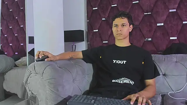 Snapshot of TonyBenedetti chatting on June 13, 9:24 pm TonyBenedetti online show from June 13, 9:24 pm