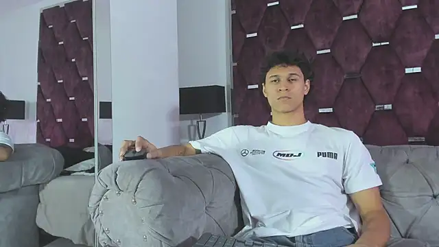 Snapshot of TonyBenedetti chatting on June 15, 8:22 pm TonyBenedetti online show from June 15, 8:22 pm