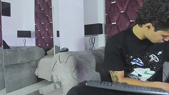 Snapshot of TonyBenedetti chatting on June 16, 8:33 pm TonyBenedetti online show from June 16, 8:33 pm