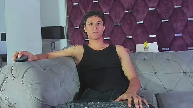 Snapshot of TonyBenedetti chatting on June 18, 8:46 pm TonyBenedetti online show from June 18, 8:46 pm