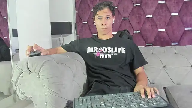 Snapshot of TonyBenedetti chatting on June 19, 8:34 pm TonyBenedetti online show from June 19, 8:34 pm