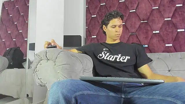 Snapshot of TonyBenedetti chatting on July 4, 8:26 pm TonyBenedetti online show from July 4, 8:26 pm