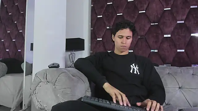 Snapshot of TonyBenedetti chatting on July 9, 8:46 pm TonyBenedetti online show from July 9, 8:46 pm