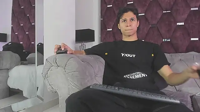 Snapshot of TonyBenedetti chatting on July 10, 8:44 pm TonyBenedetti online show from July 10, 8:44 pm