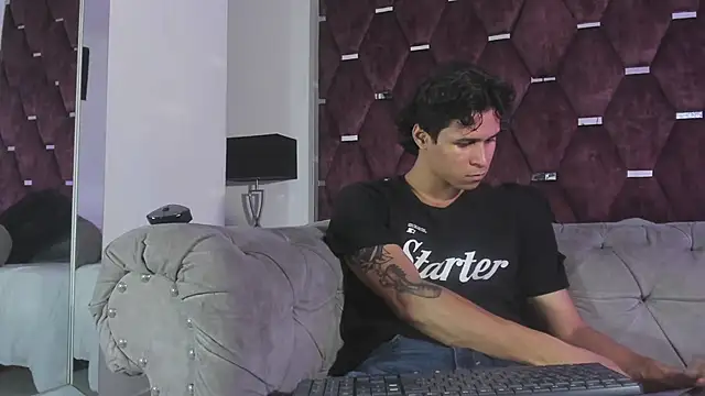 Snapshot of TonyBenedetti chatting on July 11, 8:44 pm TonyBenedetti online show from July 11, 8:44 pm