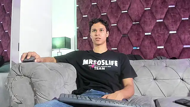 Snapshot of TonyBenedetti chatting on July 12, 9:39 pm TonyBenedetti online show from July 12, 9:39 pm