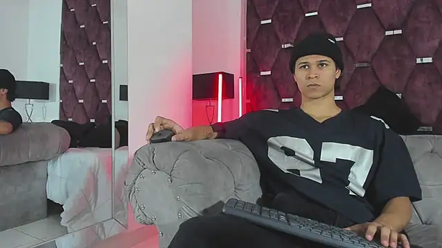 Snapshot of TonyBenedetti chatting on July 24, 9:24 pm TonyBenedetti online show from July 24, 9:24 pm
