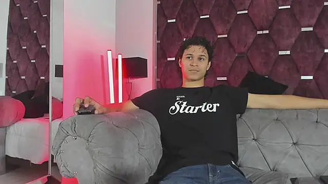 Snapshot of TonyBenedetti chatting on July 28, 8:34 pm TonyBenedetti online show from July 28, 8:34 pm