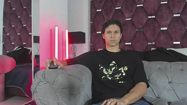Snapshot of TonyBenedetti chatting on July 29, 8:18 pm TonyBenedetti online show from July 29, 8:18 pm