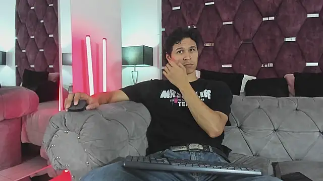 Snapshot of TonyBenedetti chatting on July 31, 8:30 pm TonyBenedetti online show from July 31, 8:30 pm