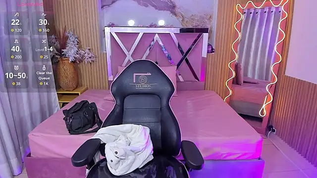 LINDSAY TAY online show from June 15, 3:09 am