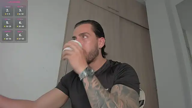 Snapshot of Axel__Blaze chatting on June 2, 1:35 pm Axel Blaze online show from June 2, 1:35 pm