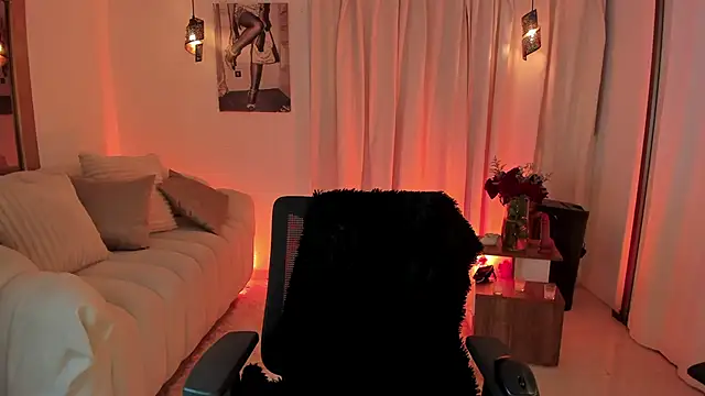 IsabellaLux  online show from June 12, 4:50 pm