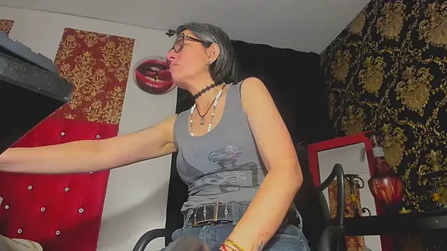Hades Lyra online show from May 1, 2:43 pm
