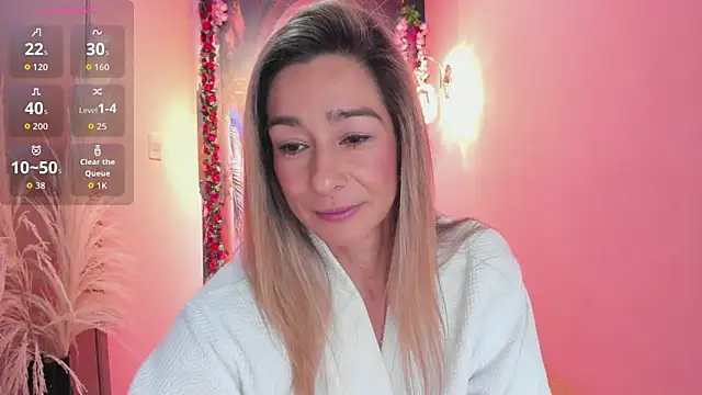 Snapshot of Madam_Dalila chatting on June 2, 12:40 pm Madam Dalila online show from June 2, 12:40 pm