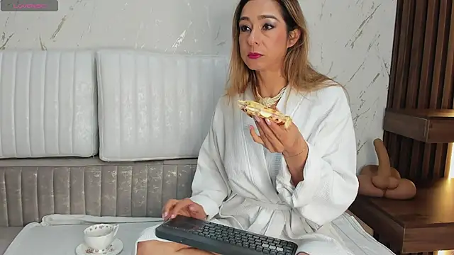 Snapshot of Madam_Dalila chatting on July 29, 1:42 pm Madam Dalila online show from July 29, 1:42 pm