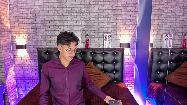 Lian Prince online show from March 12, 7:31 pm