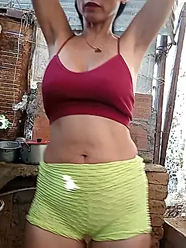 yuliitza4 online show from June 10, 9:57 pm