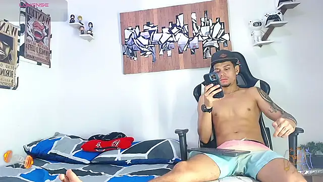 AdamsDvi online show from March 8, 4:11 pm