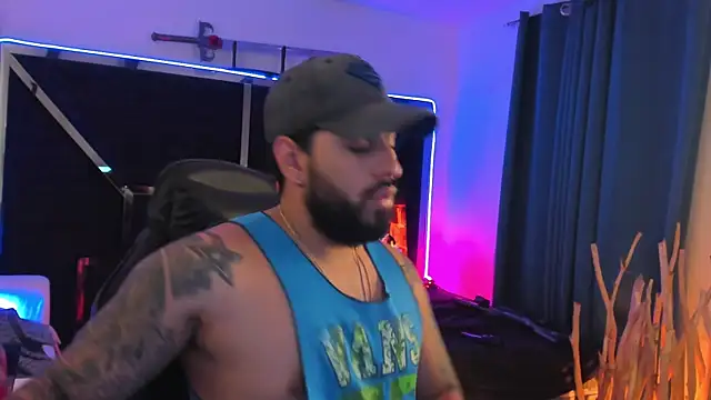 Snapshot of ostin-big21 chatting on April 8, 10:32 pm ostin-big21 online show from April 8, 10:32 pm