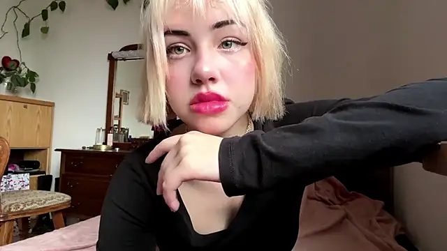 AmyTorry online show from March 16, 7:12 am