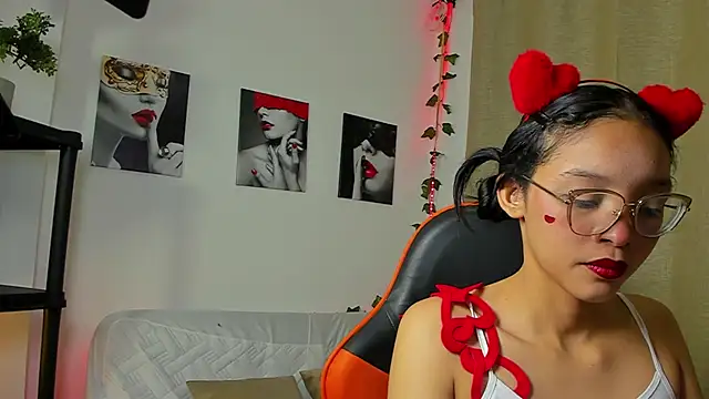 Snapshot of Rebeca_Marchetti chatting on March 13, 8:37 pm Rebeca Marchetti online show from March 13, 8:37 pm