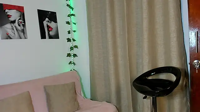 Snapshot of Rebeca_Marchetti chatting on July 20, 8:44 pm Rebeca Marchetti online show from July 20, 8:44 pm
