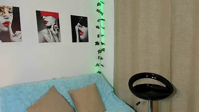 Snapshot of Rebeca_Marchetti chatting on July 30, 9:03 pm Rebeca Marchetti online show from July 30, 9:03 pm