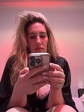 JuliaPrivat online show from March 13, 10:05 pm