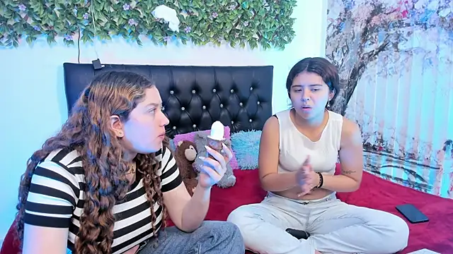 valeria and zoe online show from May 1, 6:34 pm
