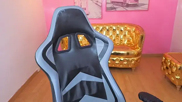 Kristen black T online show from February 27, 7:58 pm