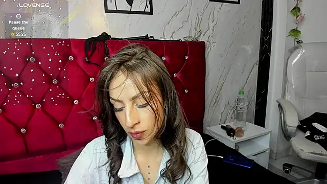 Miis Beella online show from May 28, 8:06 pm