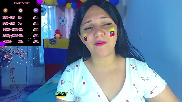 Snapshot of aurora_bela chatting on June 27, 10:59 pm aurora bela online show from June 27, 10:59 pm