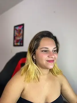 Snapshot of aurora_bela chatting on July 8, 4:17 am aurora bela online show from July 8, 4:17 am