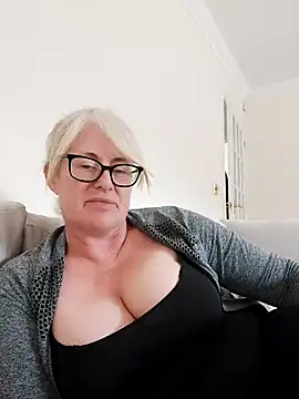 FlirtyFleur-x online show from April 21, 11:05 am