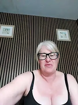 FlirtyFleur-x online show from May 18, 12:55 pm