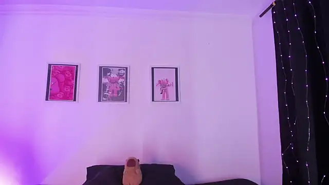 melodyy33  online show from March 15, 7:25 am