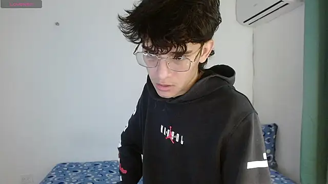 Snapshot of noah_millerx chatting on May 5, 3:36 am noah millerx online show from May 5, 3:36 am