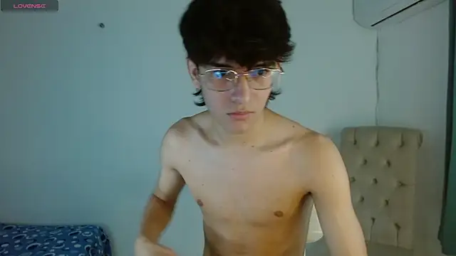 Snapshot of noah_millerx chatting on May 6, 3:57 am noah millerx online show from May 6, 3:57 am