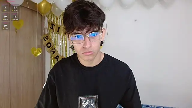 Snapshot of noah_millerx chatting on May 23, 3:34 am noah millerx online show from May 23, 3:34 am