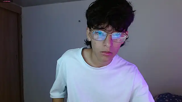 Snapshot of noah_millerx chatting on May 26, 5:25 am noah millerx online show from May 26, 5:25 am
