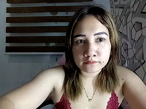 Snapshot of missrica13 chatting on April 21, 6:20 am missrica13 online show from April 21, 6:20 am