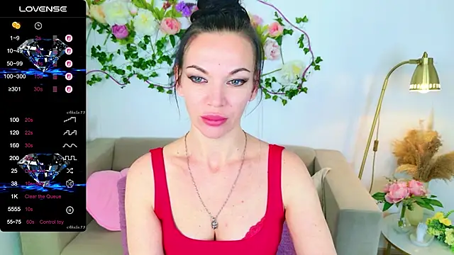 JulieHiL online show from March 13, 7:37 am