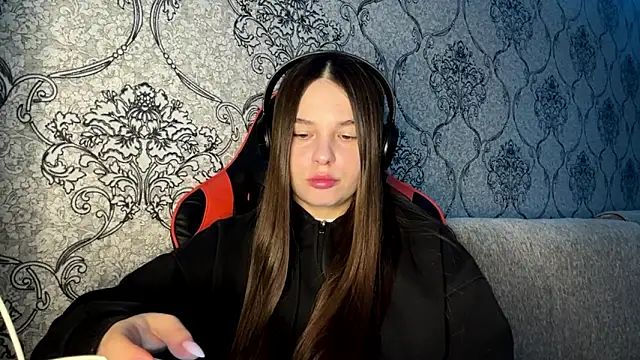 AkikoAnkrom online show from March 11, 6:36 pm