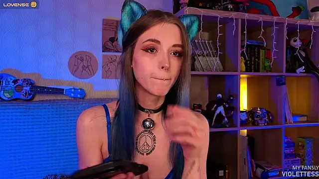 violettess online show from March 18, 2:20 pm