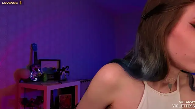 Snapshot of violettess chatting on May 20, 4:24 pm violettess online show from May 20, 4:24 pm