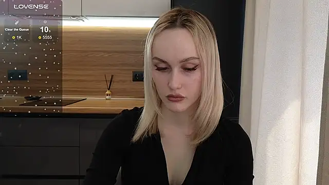 Snapshot of Bella_Villen chatting on June 19, 5:45 am Bella Villen online show from June 19, 5:45 am